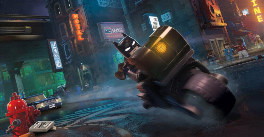 Cena de Gameplay de Batman correndo de moto pelas ruas de Gotham em Lego Batman, jogo cooperativo local.