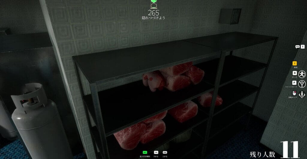 Jogador camuflado em meio a peças de carne em Meccha Chameleon, jogo multiplayer online para pc fraco.